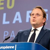 Brussels recommends EU candidate status for Bosnia