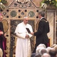 Pope Francis receives EU Charlemagne Prize