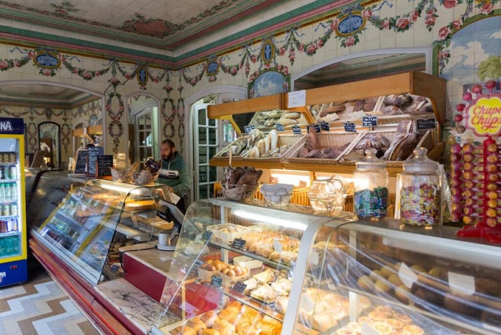 Food shop - Photo by Philippe F. on Pexels