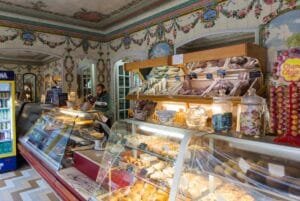 Food shop - Photo by Philippe F. on Pexels