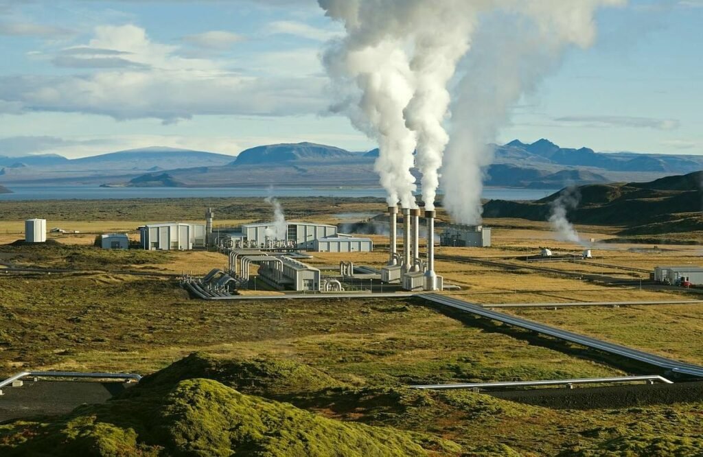 Geothermal energy plant - Image by WikiImages from Pixabay