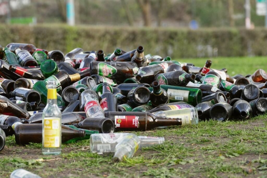 Bottle waste - Image by Talpa from Pixabay